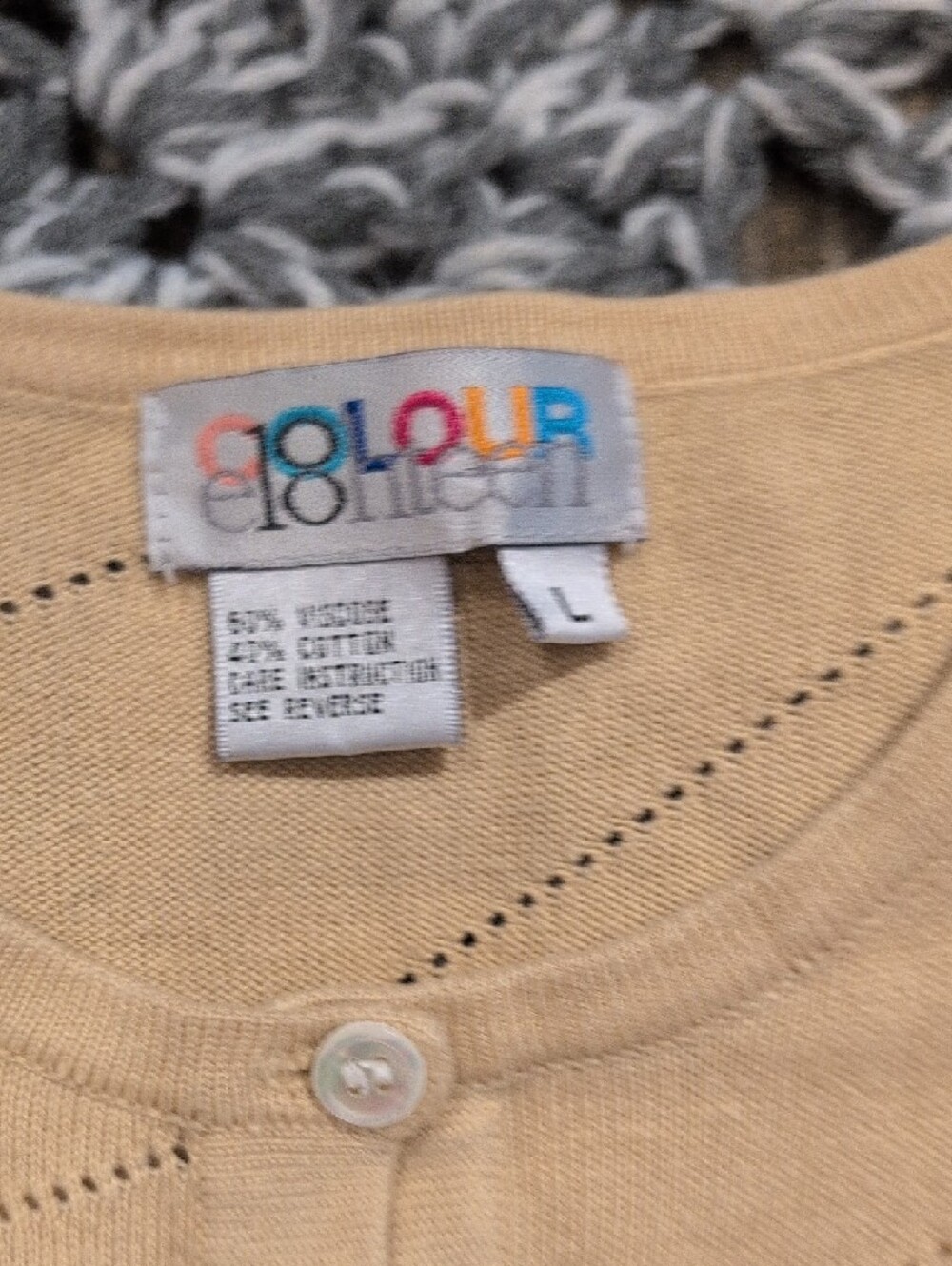 437 - Y2K Vintage Colour 18 Cardigan • Soft Neutral Knit • Cottagecore Button-Up - Picture 3 of 9